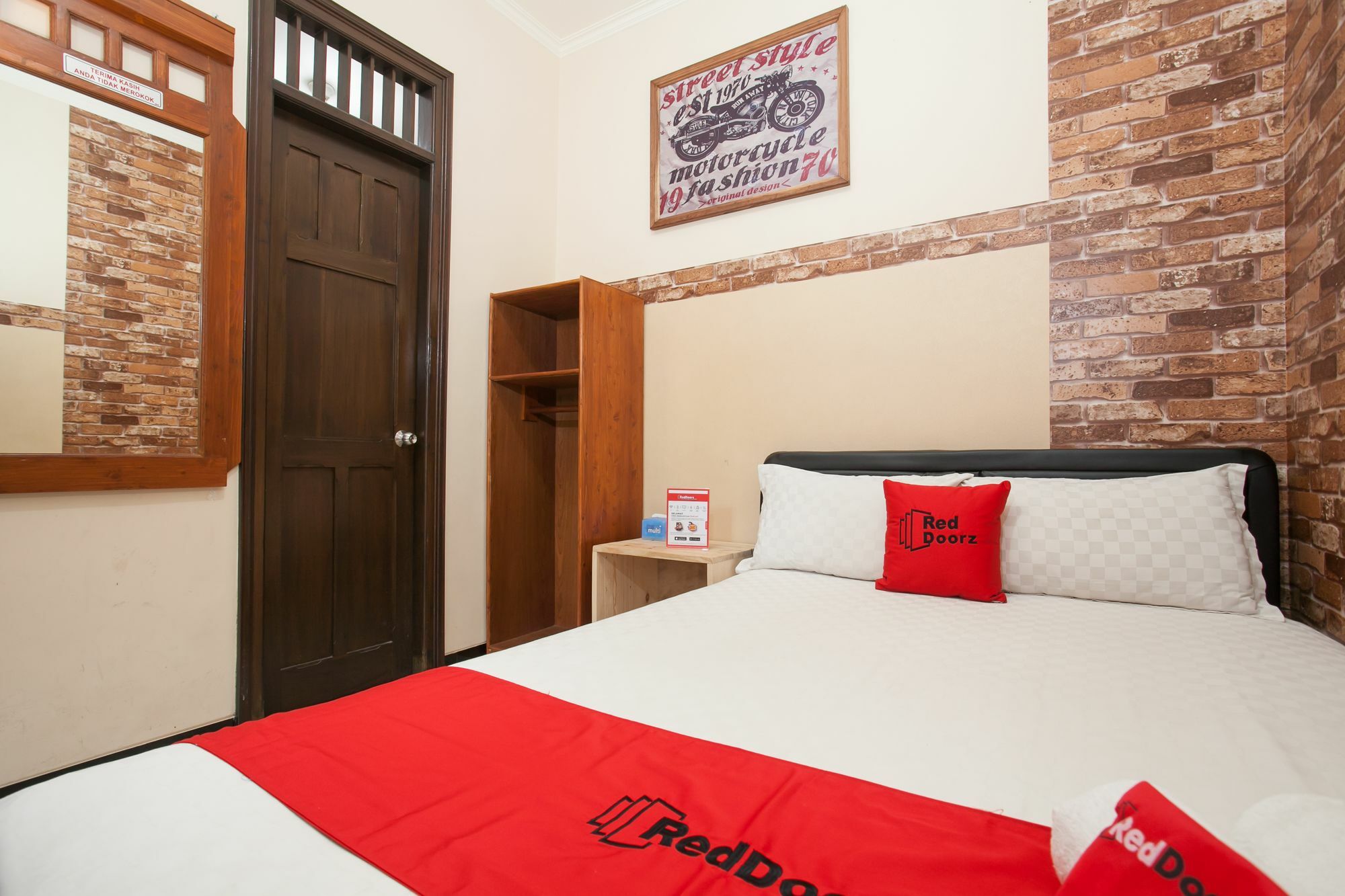 Hotel RedDoorz near Stasiun Kota Baru Malang Zewnętrze zdjęcie