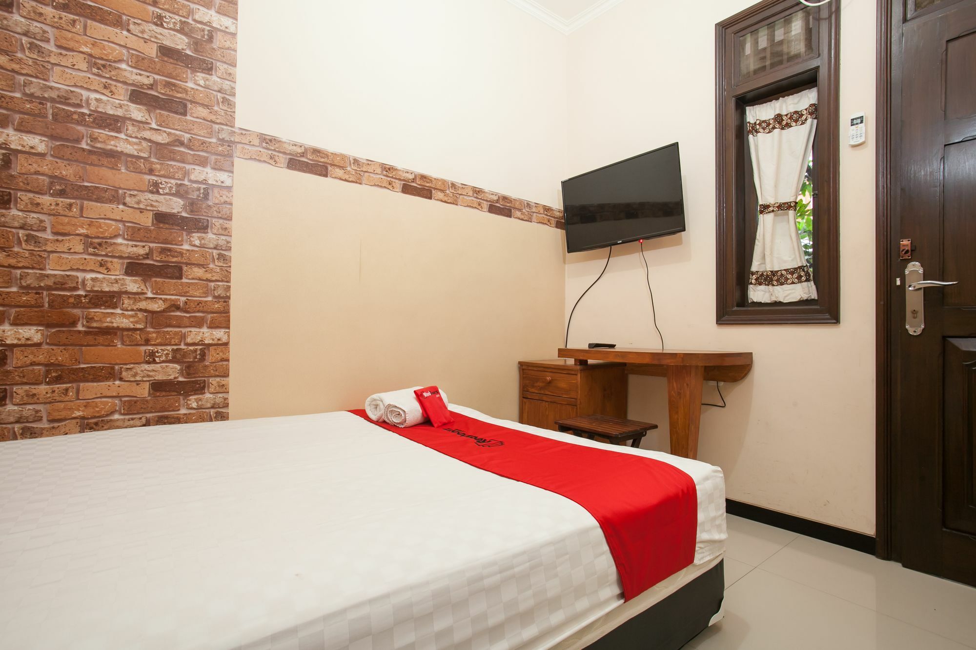 Hotel RedDoorz near Stasiun Kota Baru Malang Zewnętrze zdjęcie